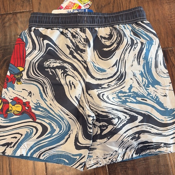 NWT boys Marvel swim trunks 5/6 - Picture 4 of 4